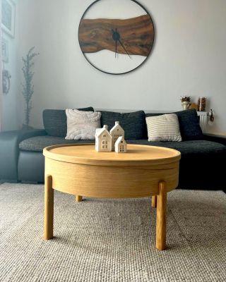 Velkou výhodu má tento #konferencnistolek v podobě #uloznyprostor #desing #interier #nabytek #dřevo #wood #rucnivyroba